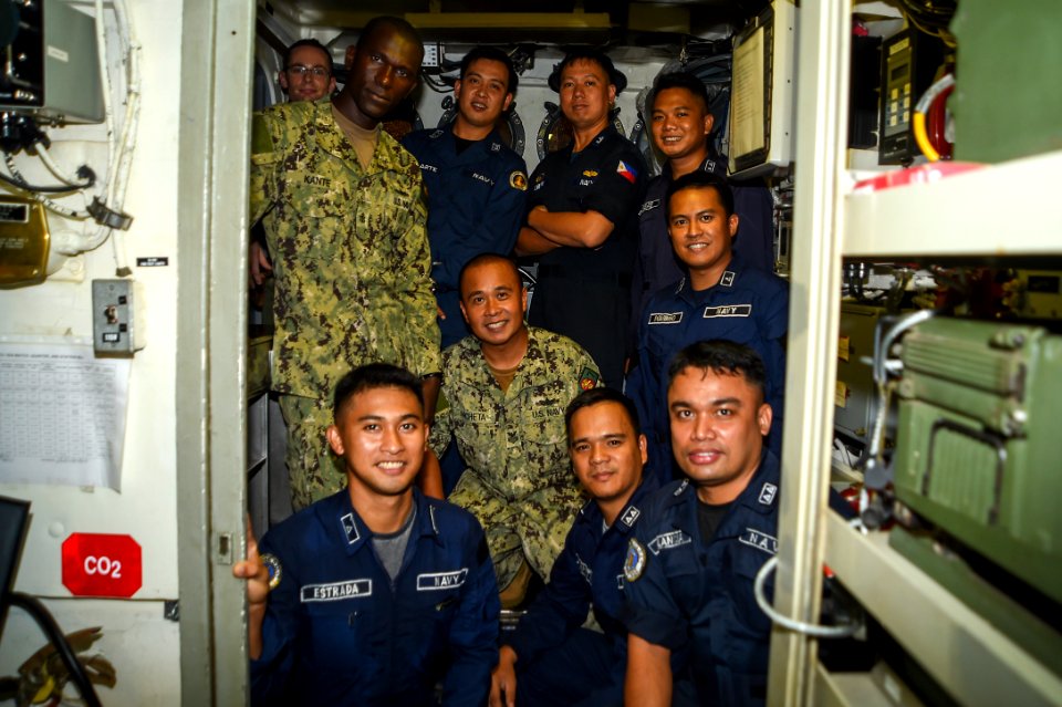 USS Peleliu 141001-N-NZ935-059