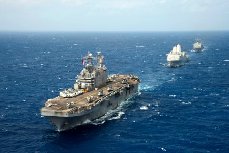 USS Peleliu leads a formation. (8693086794)