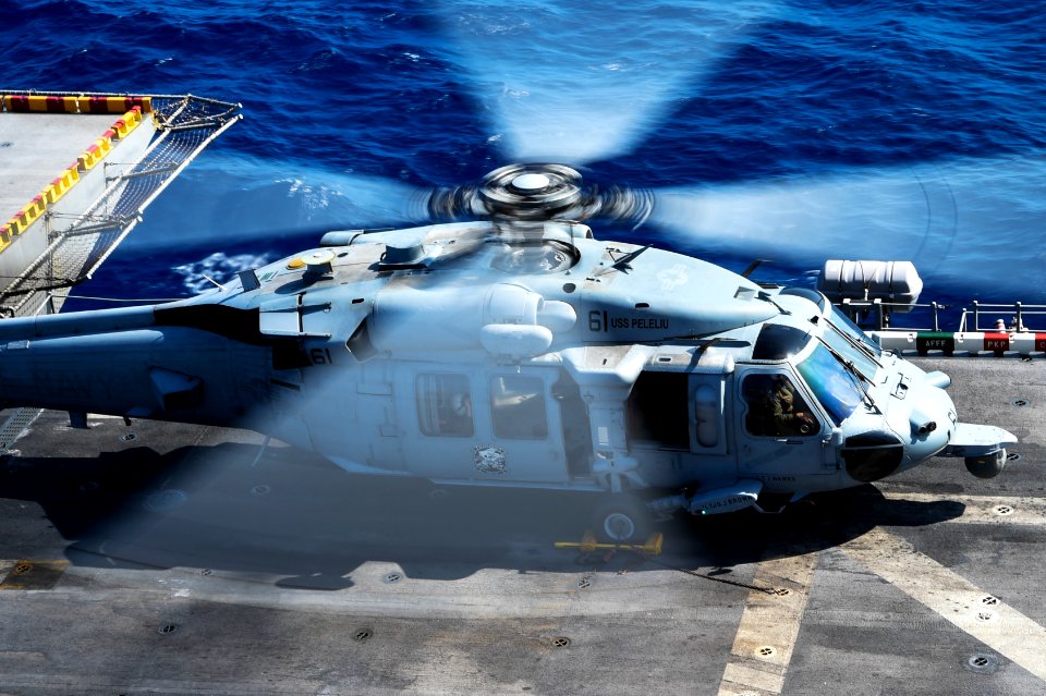 USS Peleliu flight ops 141029-N-NZ935-047