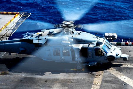 USS Peleliu flight ops 141029-N-NZ935-047