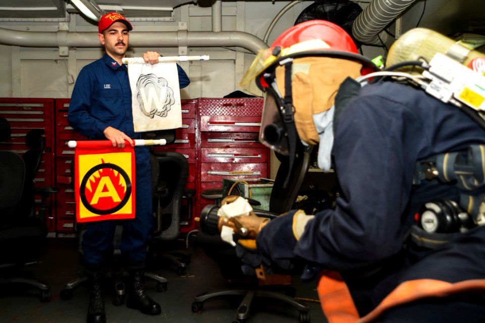 USS Peleliu operations 141101-N-NZ935-166