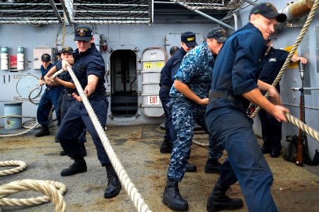USS Peleiu operations 141029-N-NZ935-032