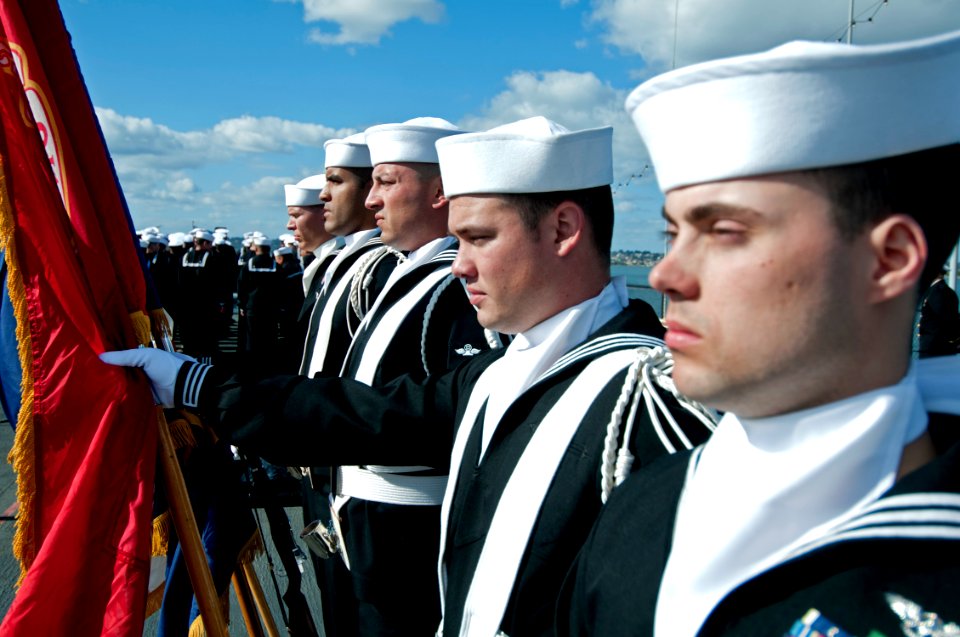 USS Peleliu change of command 131206-N-AQ172-026