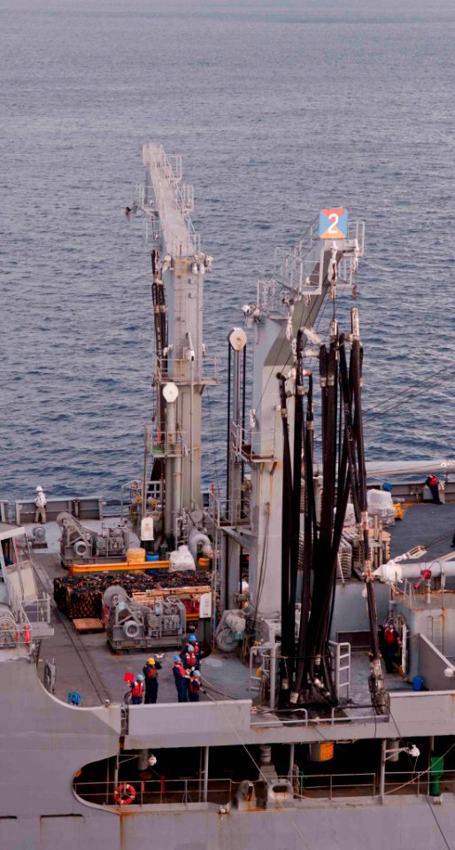 USS Peleliu conducts replenishment 121026-N-HF252-031