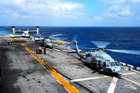 USS Peleliu flight ops 141031-N-NZ935-043