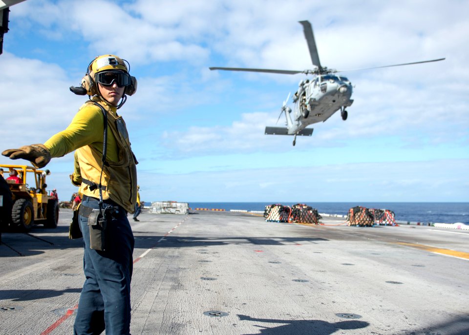 USS Peleliu operations 141219-N-SU278-204