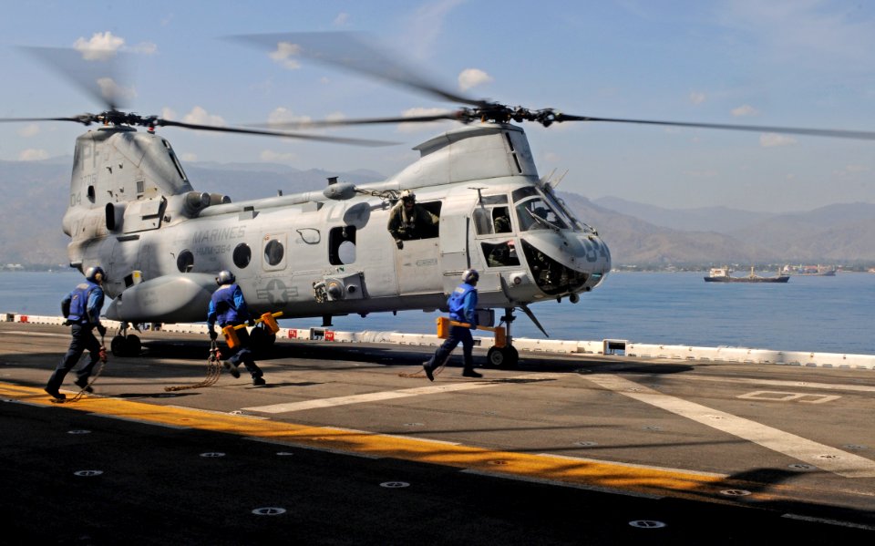 USS Peleliu conducts flight ops during Exercise Crocodilo 121015-N-AQ172-098