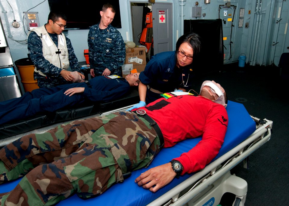 USS Peleliu operates in Pacific Ocean 120805-N-SH505-003