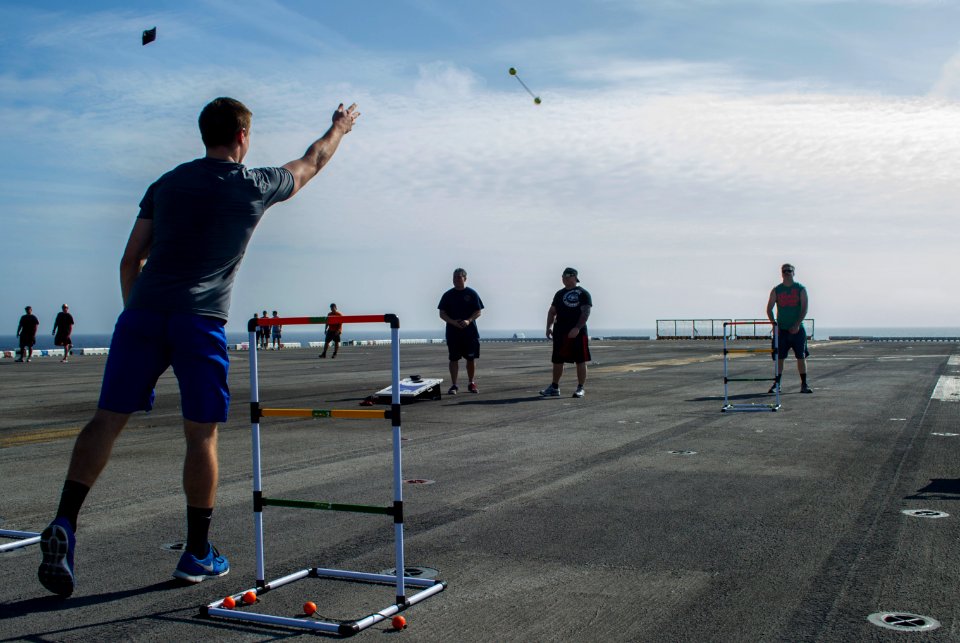 USS Peleliu holds steel beach picnic 141121-N-EH218-004