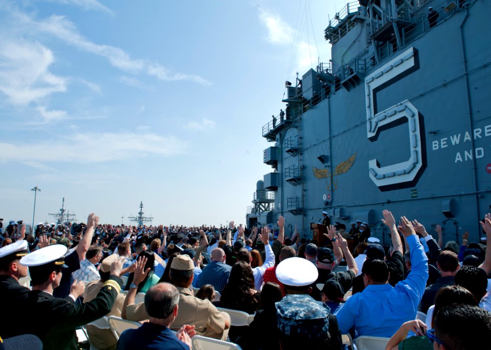 USS Peleliu operations 150331-N-MB306-152