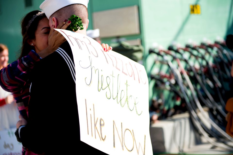 USS Peleliu returns to homeport. (15952823417)