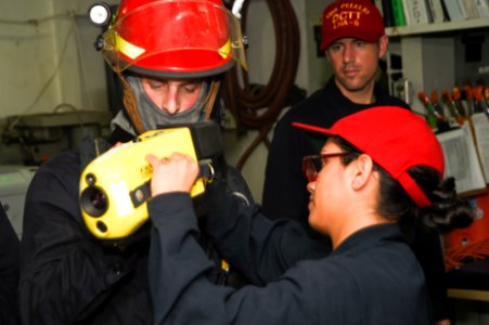 USS Peleliu operations 141101-N-NZ935-168