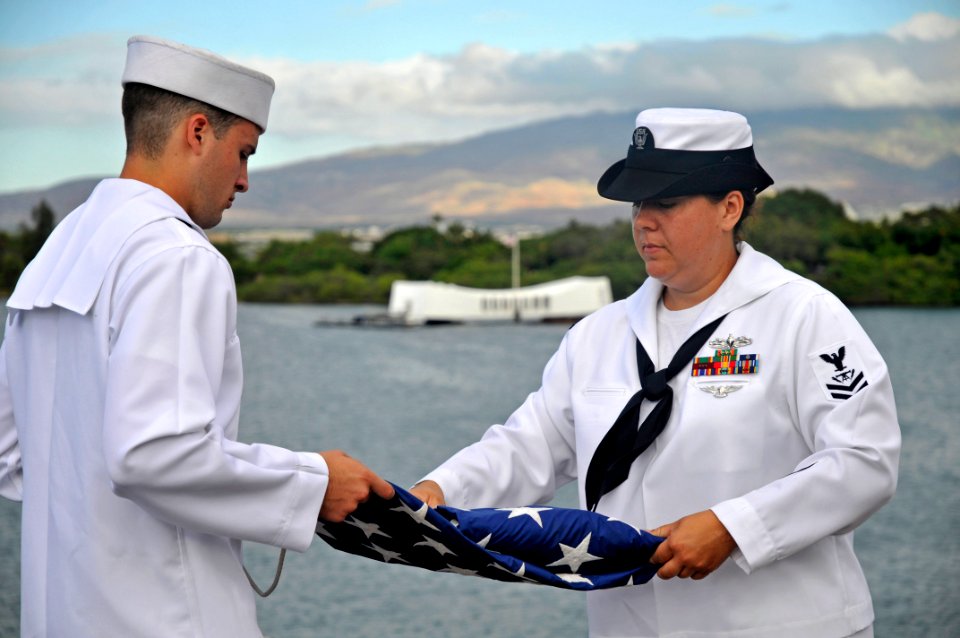 USS Peleliu port visit 120925-N-AQ172-039