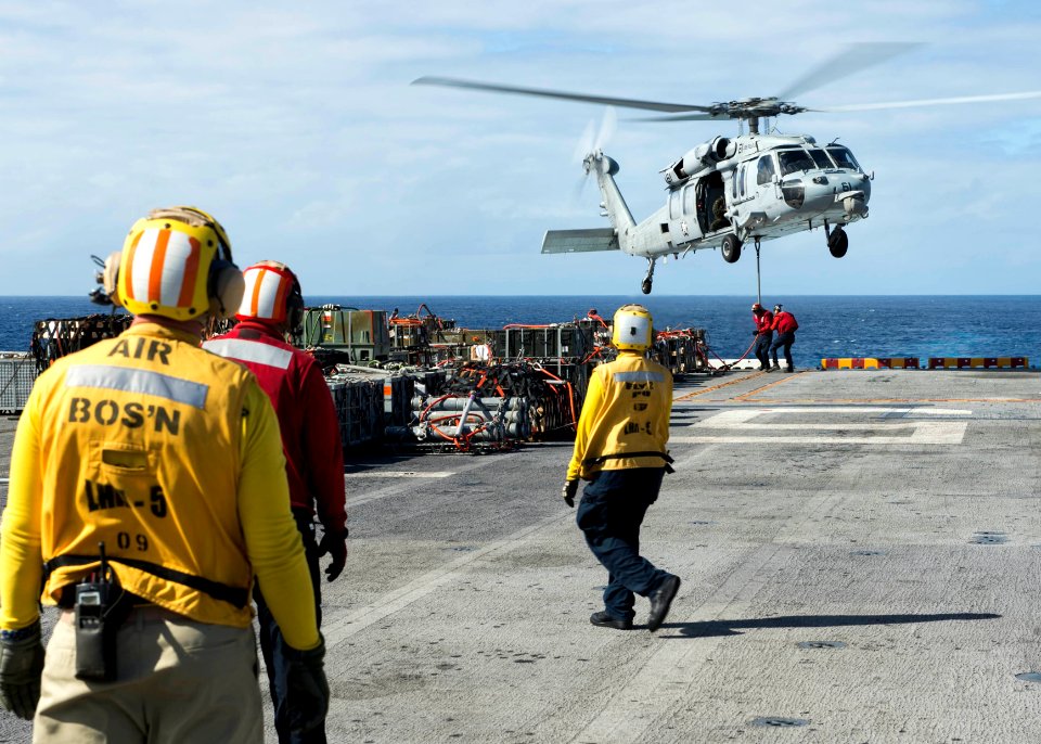 USS Peleliu vertical replenishment 141219-N-SU278-427