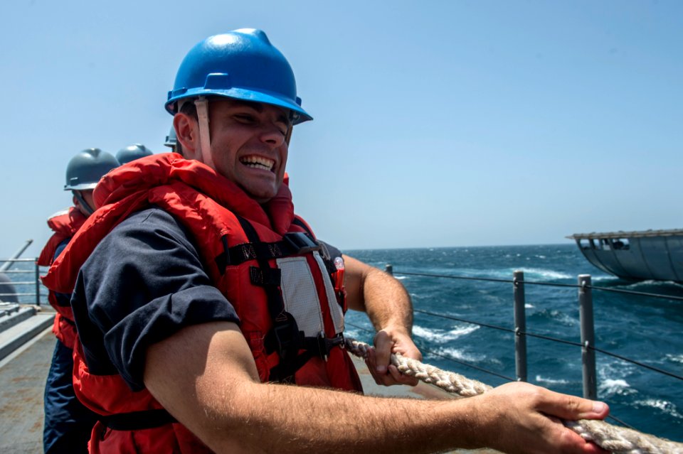 USS PHILIPPINE SEA (CG 58) 140401-N-PJ969-060 (13601409285)