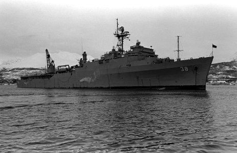 USS Pensacola (LSD-38) at anchor in Trondheim Fjord on 22 March 1992