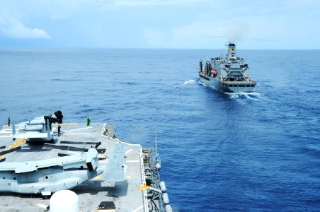 USS Peleliu's replenishment with USNS Pecos 141119-N-NZ935-023