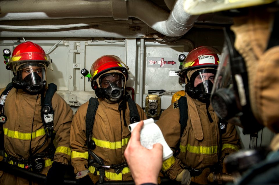USS PHILIPPINE SEA (CG 58) 140403-N-PJ969-121 (13659723803)