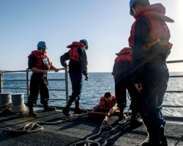 USS PHILIPPINE SEA (CG 58) 140410-N-PJ969-008 (13841098913)