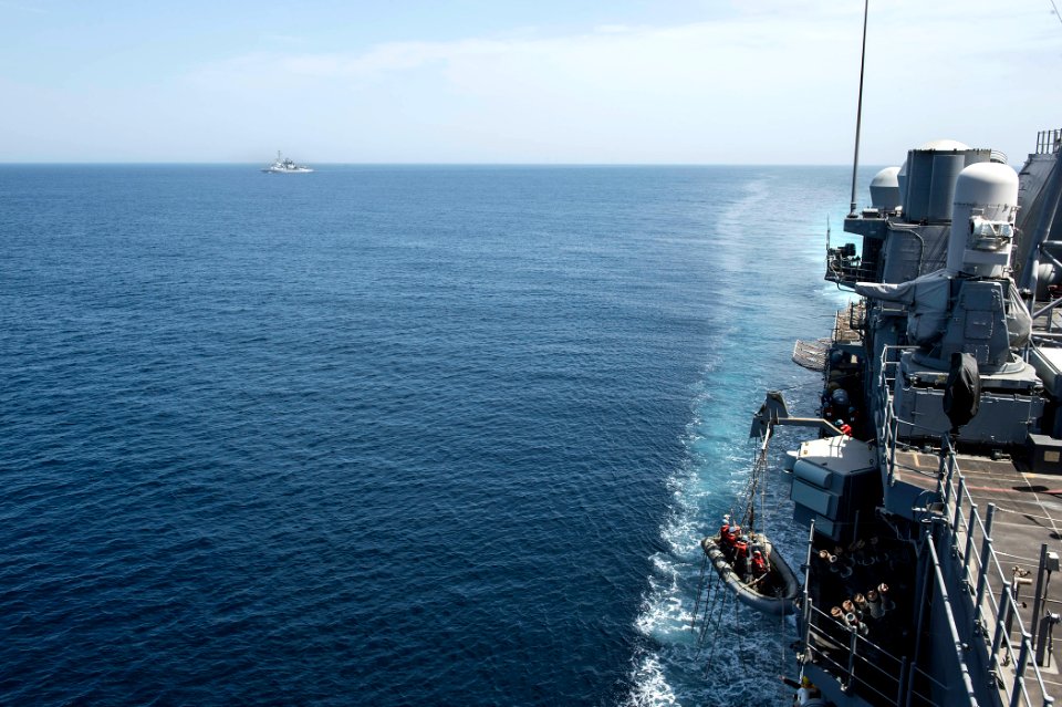 USS PHILIPPINE SEA (CG 58) 140413-N-PJ969-112 (14022733926)