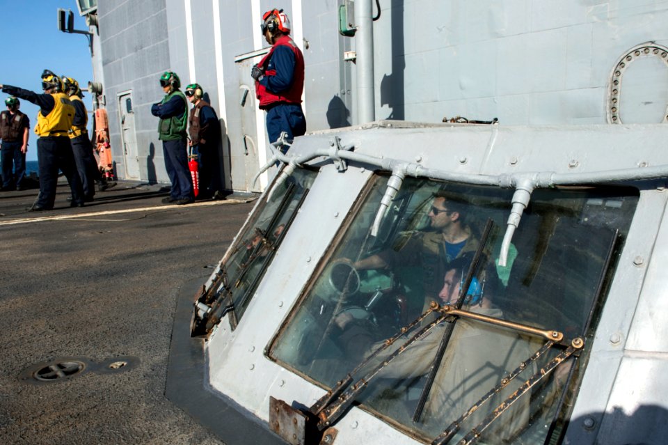 USS Philippine Sea (CG 58) 140410-N-PJ969-036 (13845770313)