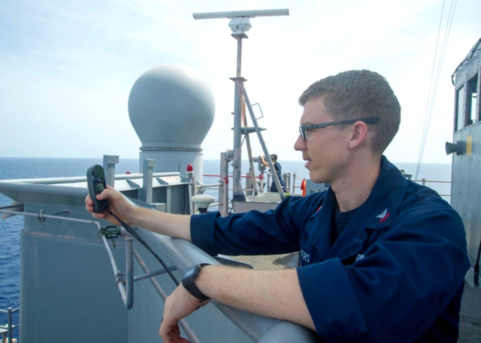 USS Peleliu Sailor takes weather observation 141010-N-HU377-101