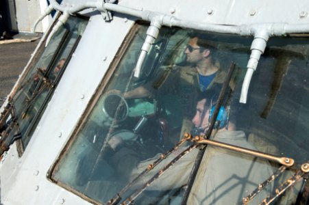 USS PHILIPPINE SEA (CG 58) 140410-N-PJ969-038 (14131638673)