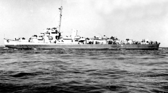 USS Pettit (DE-253) underway at sea on 3 May 1944 (NH 78755)