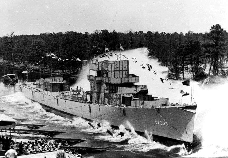 USS Pettit (DE-253) is launched at Brown Shipbuilding Company, Houston, Texas (USA), on 28 April 1943 (19-N-50585)