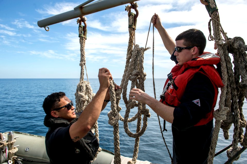 USS PHILIPPINE SEA (CG 58) 140329-N-PJ969-205 (13530711145)