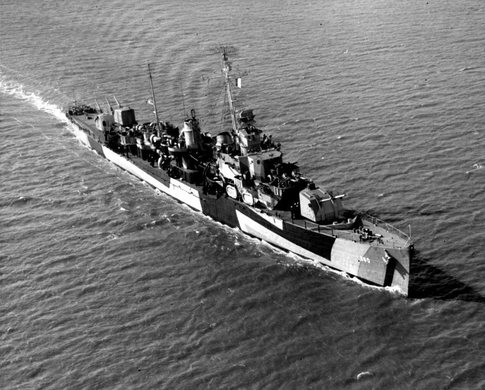 USS Phelps (DD-360) underway, circa in November 1944 (19-N-73964)