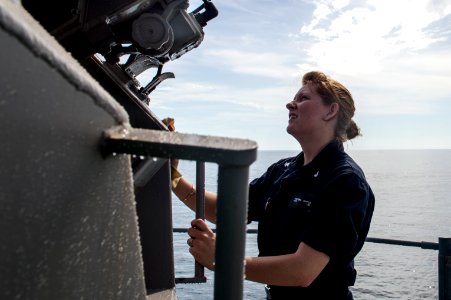 USS PHILIPPINE SEA (CG 58) 140329-N-PJ969-070 (13530725215)