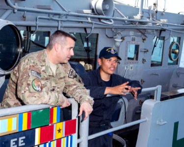 USS PHILIPPINE SEA (CG 58) 140413-N-PJ969-150 (13979872965)