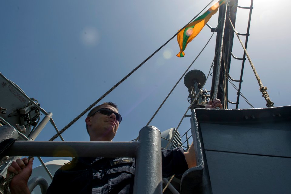 USS PHILIPPINE SEA (CG 58) 140401-N-PJ969-170 (13598419835)