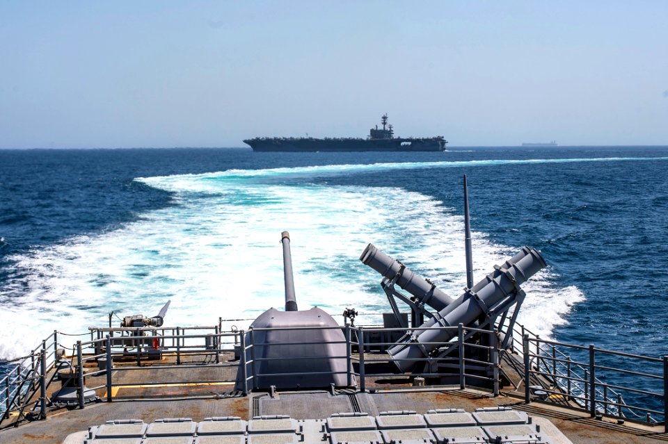 USS PHILIPPINE SEA (CG 58) 140413-N-PJ969-058 (14042674142)