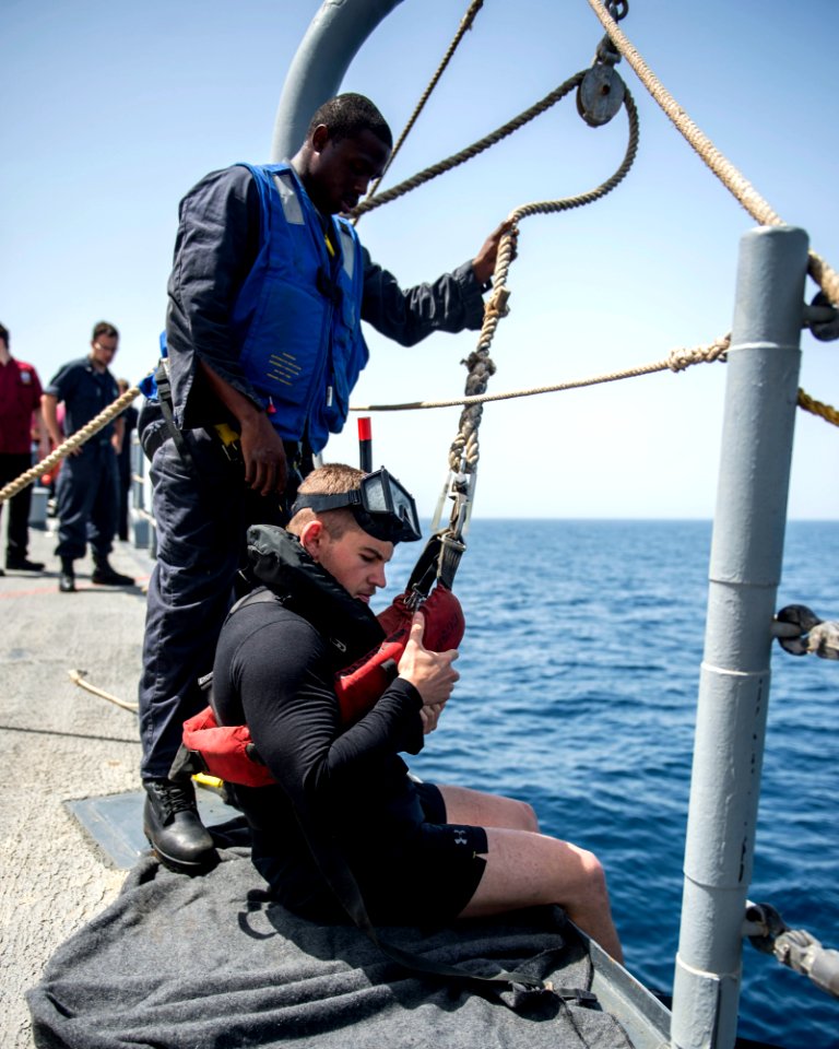 USS Philippine Sea (CG 58) 140608-N-PJ969-019 (14218839477)
