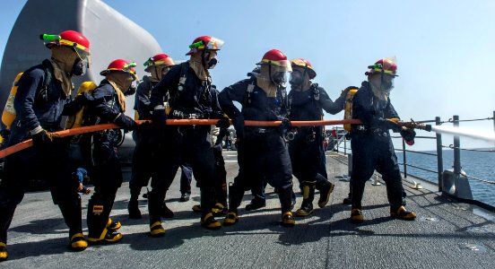 USS PHILIPPINE SEA (CG 58) 140405-N-PJ969-348 (13691554663)