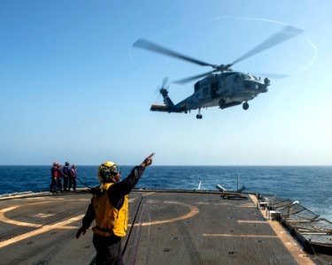 USS Philippine Sea (CG 58) 140603-N-PJ969-252 (14334997666)