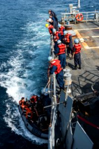 USS PHILIPPINE SEA (CG 58) 140415-N-PJ969-380 (14045857805)