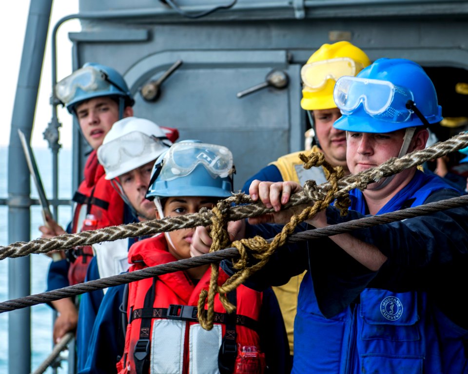 USS PHILIPPINE SEA (CG 58) 140430-N-PJ969-127 (14080283285)