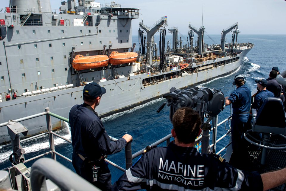 USS PHILIPPINE SEA (CG 58) 140416-N-PJ969-004 (14065883623)