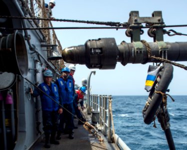 USS Philippine Sea (CG 58) 140514-N-PJ969-063 (14034361868)