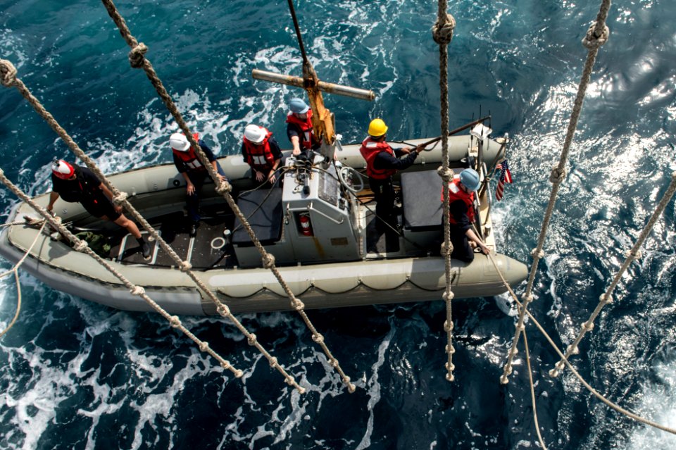 USS PHILIPPINE SEA (CG 58) 140329-N-PJ969-138 (13530720795)