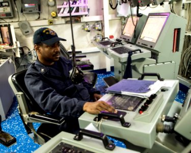 USS Philippine Sea (CG 58) 140510-N-PJ969-019 (14010811679)