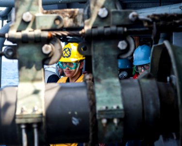 USS PHILIPPINE SEA (CG 58) 140507-N-PJ969-128 (13950356008)