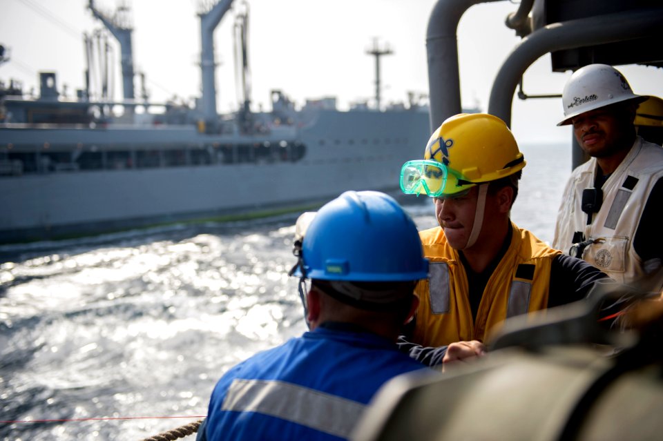 USS Philippine Sea (CG 58) 140529-N-PJ969-022 (14318531494)