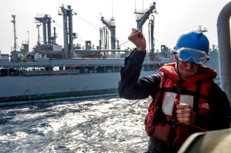 USS Philippine Sea (CG 58) 140529-N-PJ969-021 (14132561870)