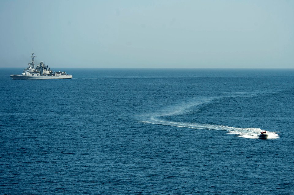 USS PHILIPPINE SEA (CG 58) 140413-N-PJ969-092 (14022737136)