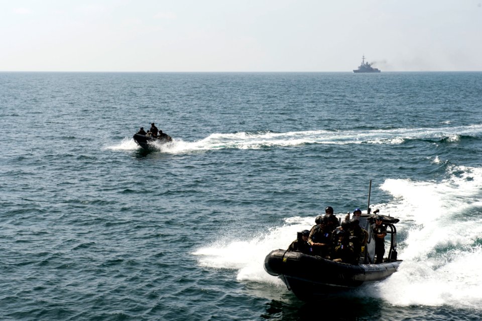USS PHILIPPINE SEA (CG 58) 140415-N-PJ969-512 (14042650092)
