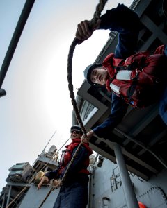 USS Philippine Sea (CG 58) 140604-N-PJ969-015 (14381364496)